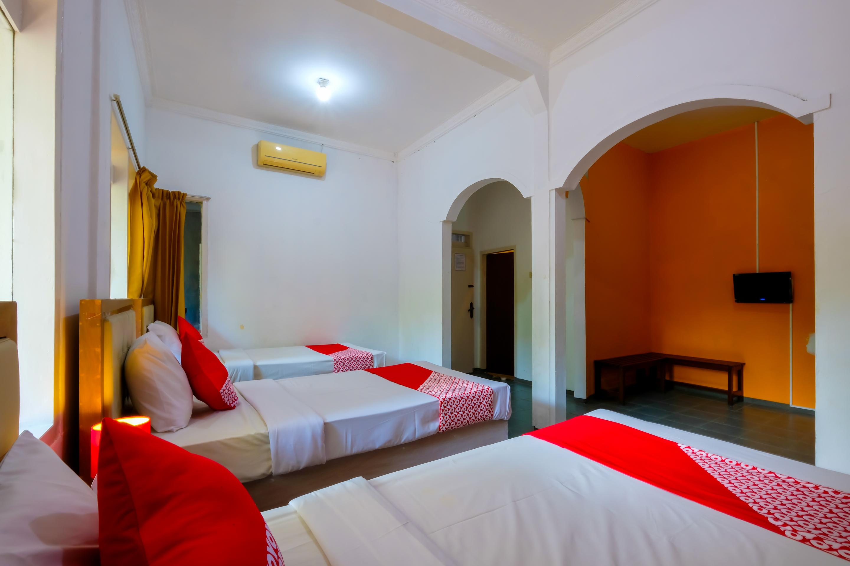 Oyo 1206 Lombok Guest House Матарам Екстериор снимка